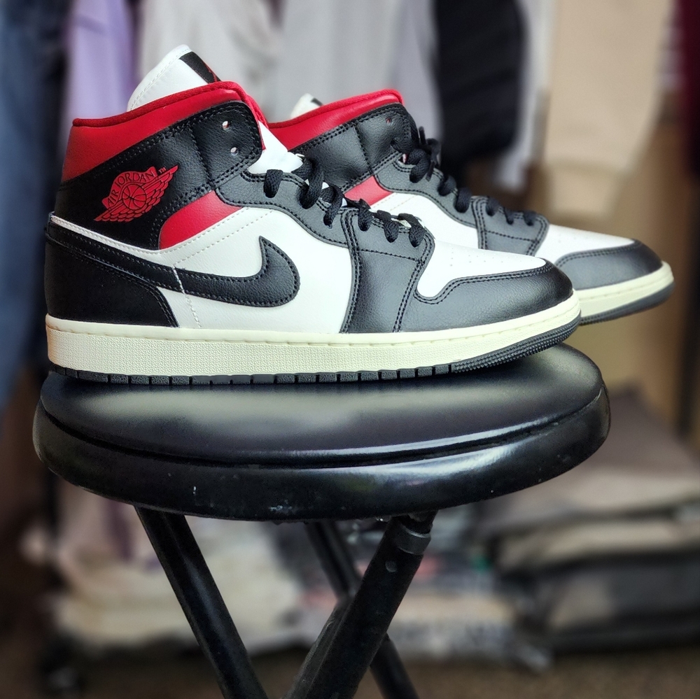 Nike Air Jordan 1  Red Panda Size 10men/12women